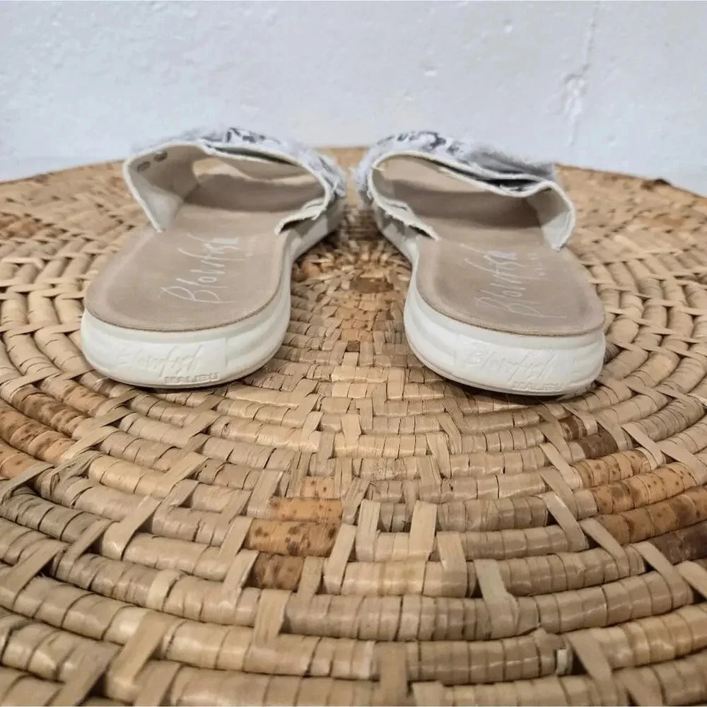 Blowfish Cheetah White Gray Slip On Sandals - Picture 4 of 6